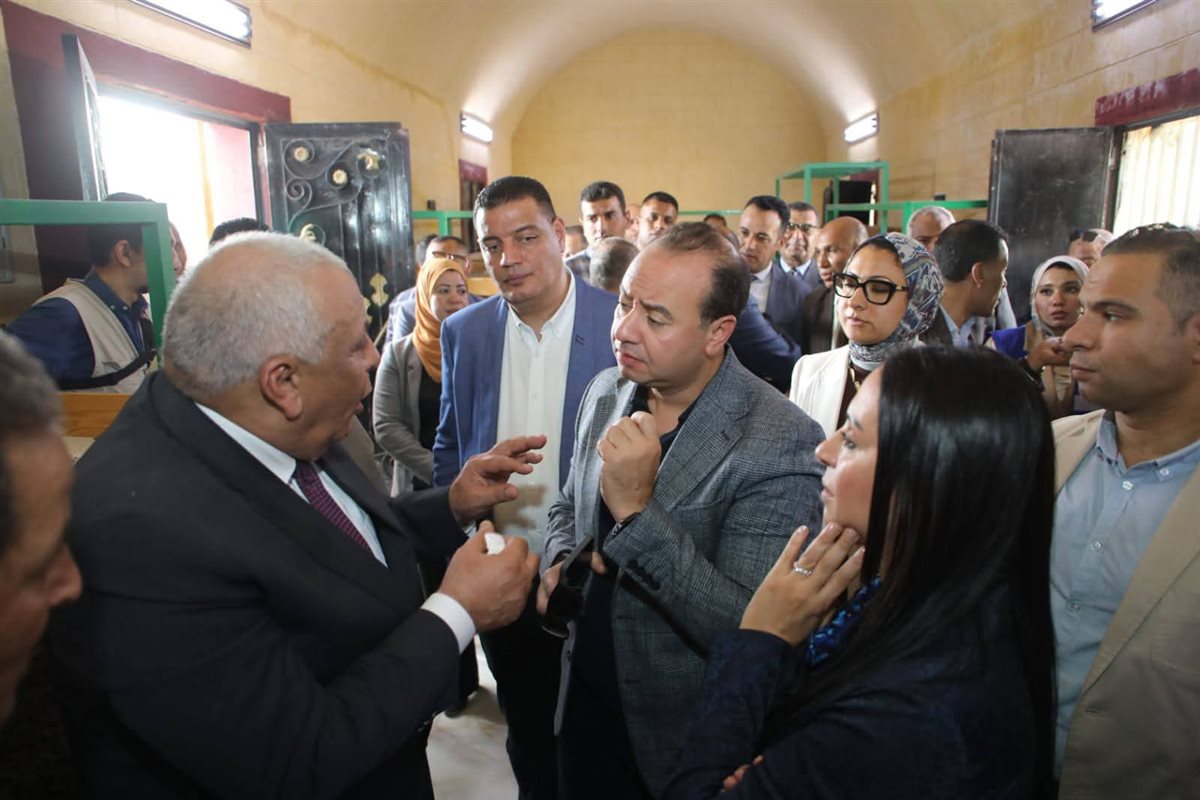 جانب من جولة وزيرة التضامن ومحافظ الوادي الجديد