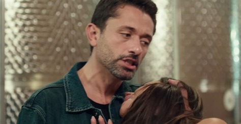 كريم محمود عبد العزيز طلقني