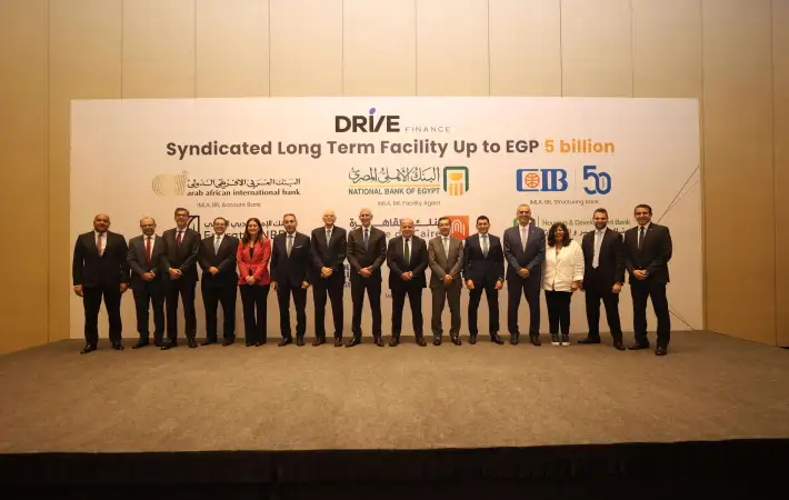 جانب من التوقيع