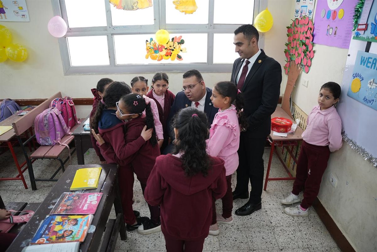 وفد من النيابة العامة يرافق الطفلة حور ضحية التنمر