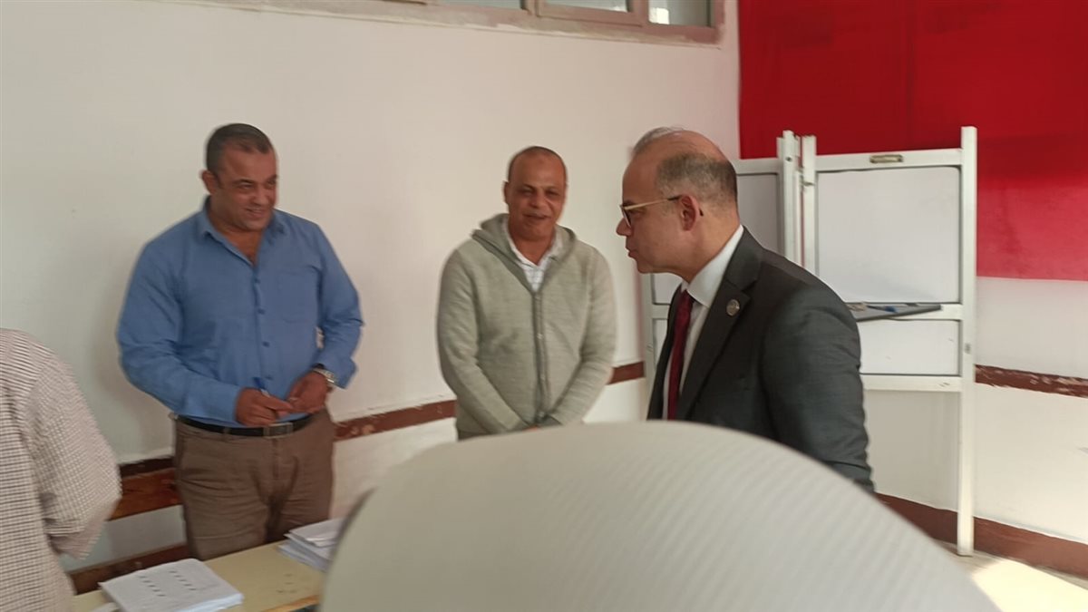 رئيس هيئة الرقابة المالية يدلى بصوته فى انتخابات مجلس النواب 2025 بالتجمع الخامس