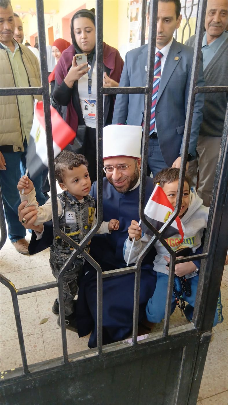 وزير الأوقاف يدلي بصوته الانتخابي في انتخابات النواب 