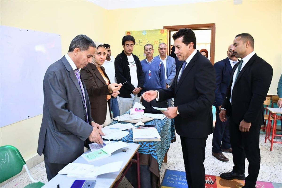 وزير الشباب والرياضة