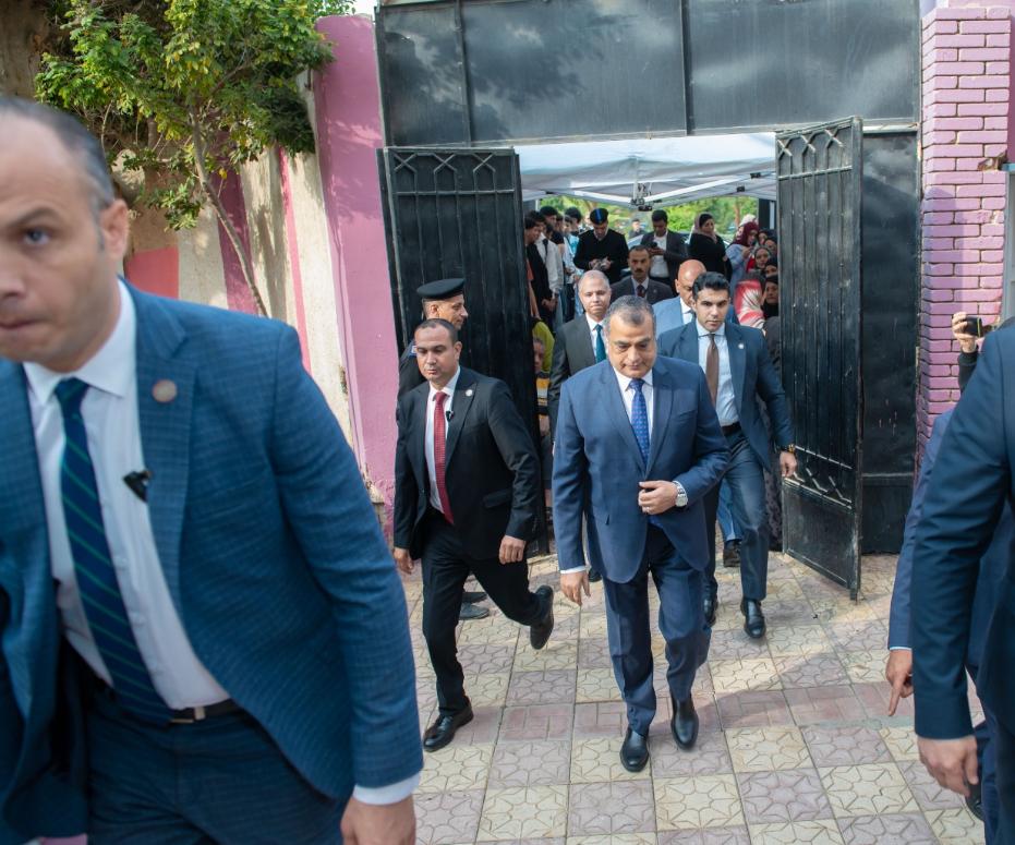 وزير الدولة للإنتاج الحربي يدلي بصوته في انتخابات مجلس النواب<br> 