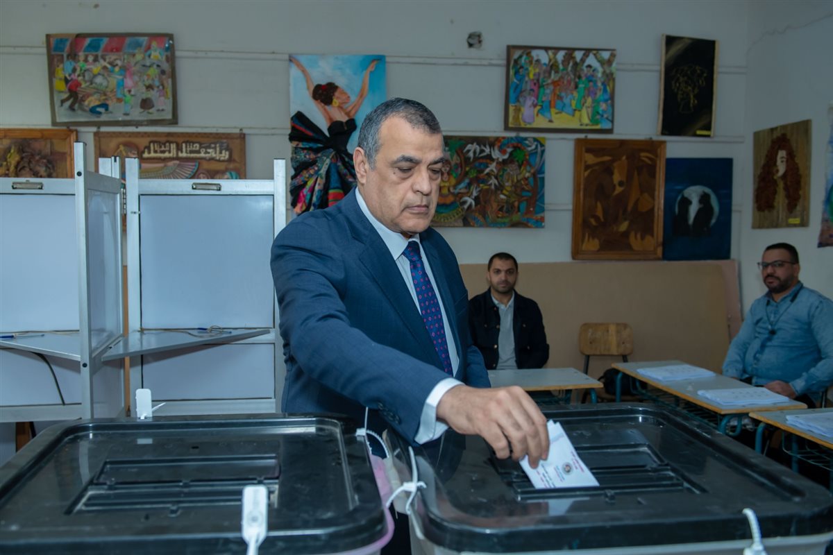 وزير الدولة للإنتاج الحربي يدلي بصوته في انتخابات مجلس النواب<br> 