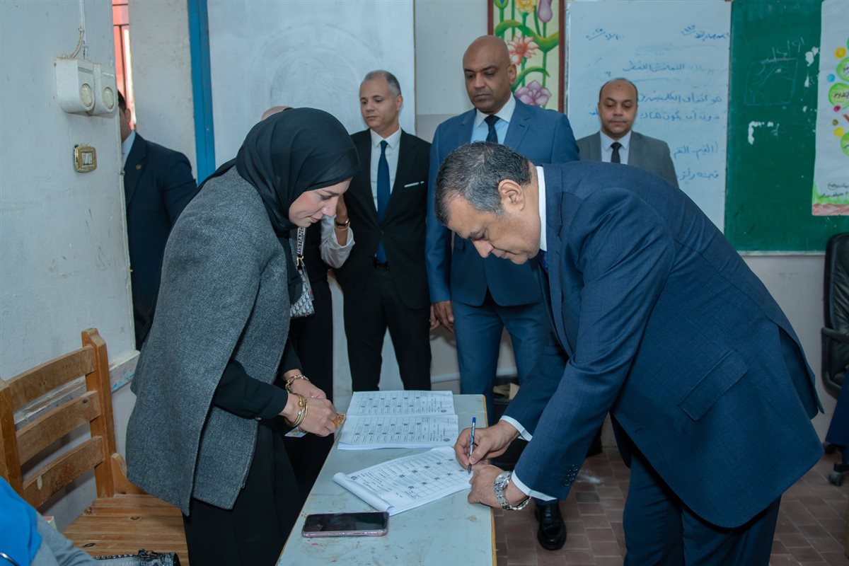 وزير الدولة للإنتاج الحربي يدلي بصوته في انتخابات مجلس النواب<br> 
