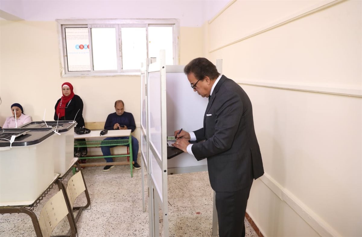  نائب رئيس مجلس الوزراء وزير الصحة يدلي بصوته في الانتخابات البرلمانية 2025 