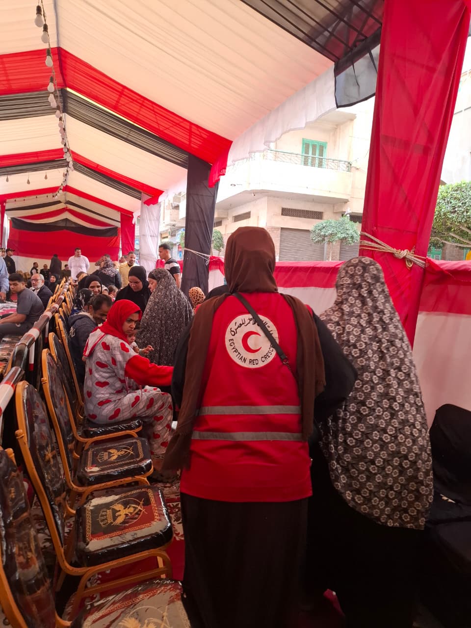 الهلال الأحمر المصري يشارك في تقديم الدعم اللازم للناخبين خلال انتخابات النواب
