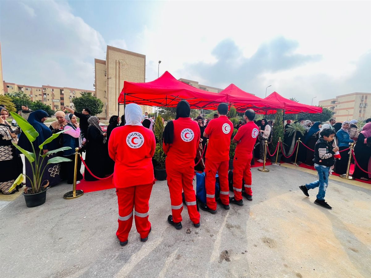 الهلال الأحمر المصري يشارك في تقديم الدعم اللازم للناخبين خلال انتخابات النواب