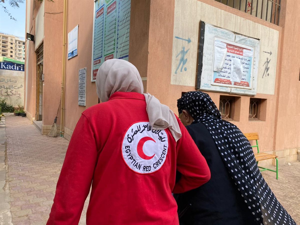 الهلال الأحمر المصري يشارك في تقديم الدعم اللازم للناخبين خلال انتخابات النواب