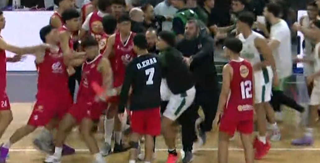 اشتباكات لاعبي سلة الأهلي والاتحاد