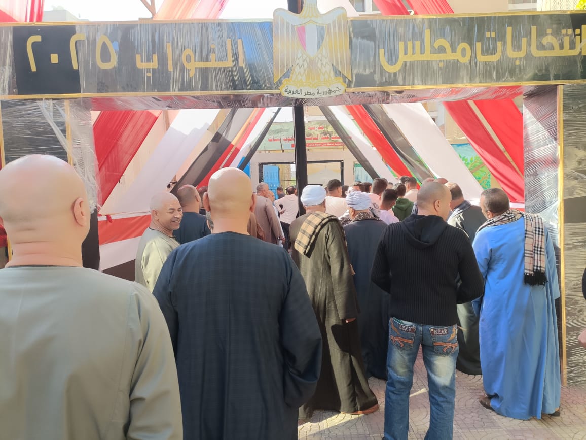 طوابير من المواطنين أمام اللجان للتصويت باليوم الثانى بانتخابات النواب