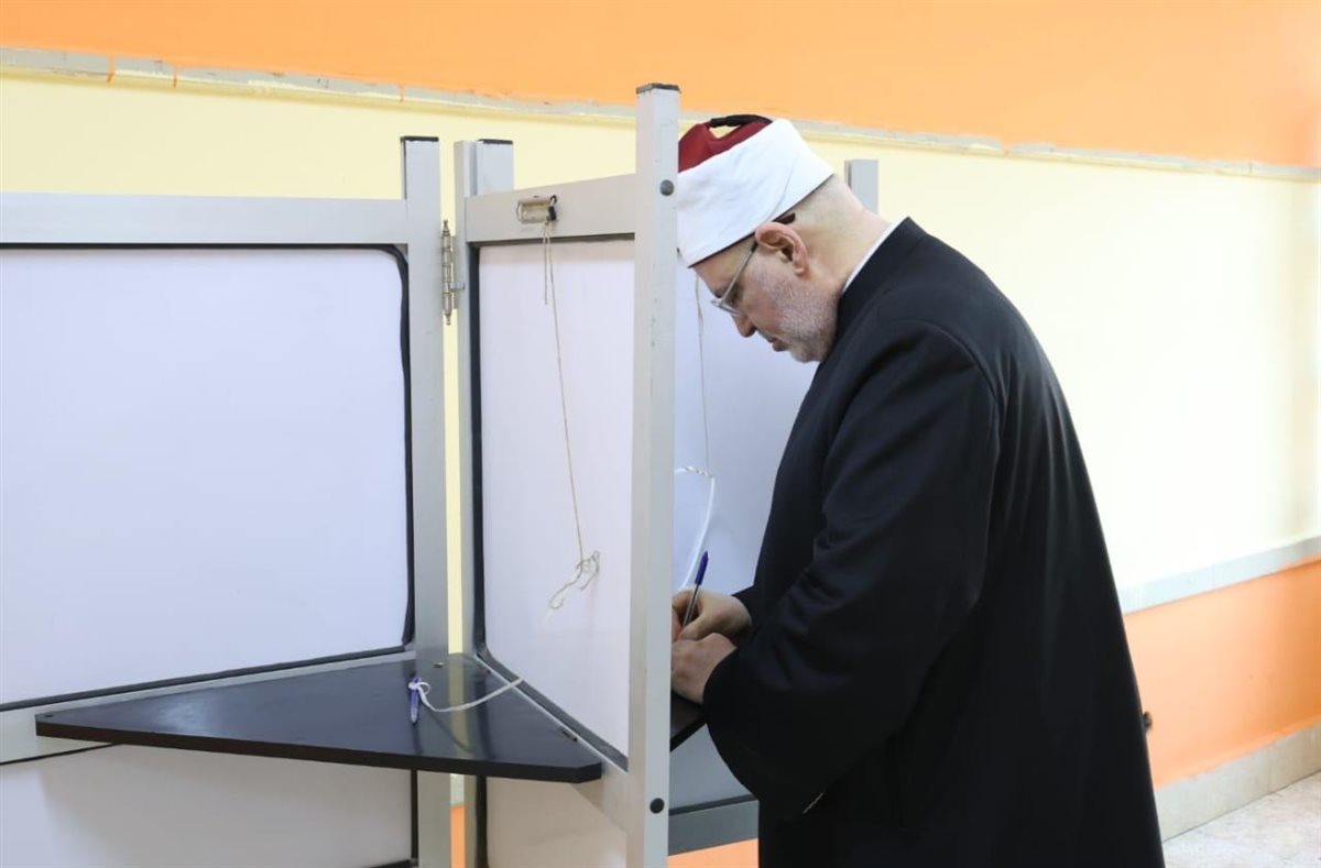 وكيل الأزهر يدلي بصوته في انتخابات مجلس النواب لعام 2025