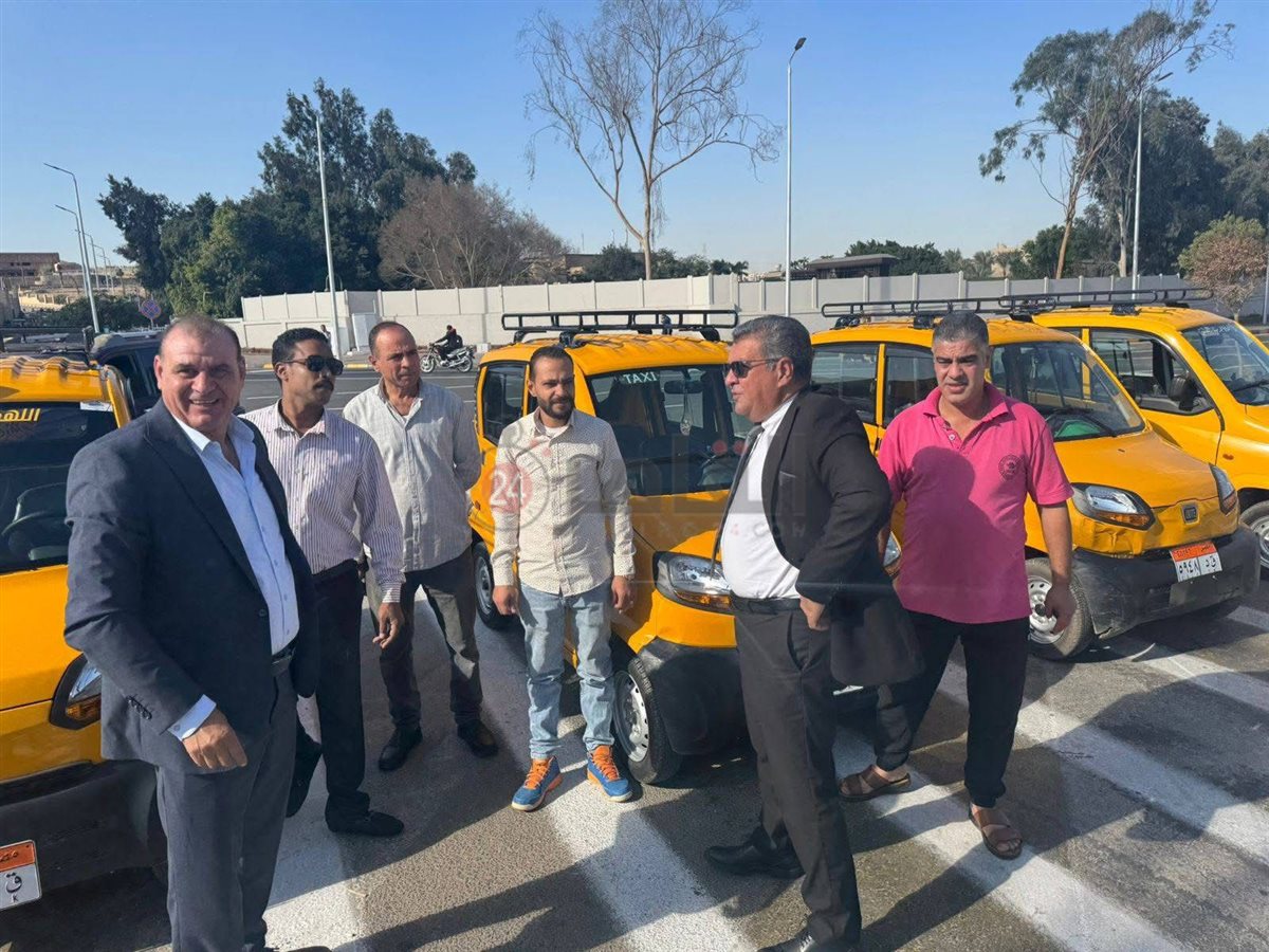 استبدال التكاتك بسيارات صديقة للبيئة14