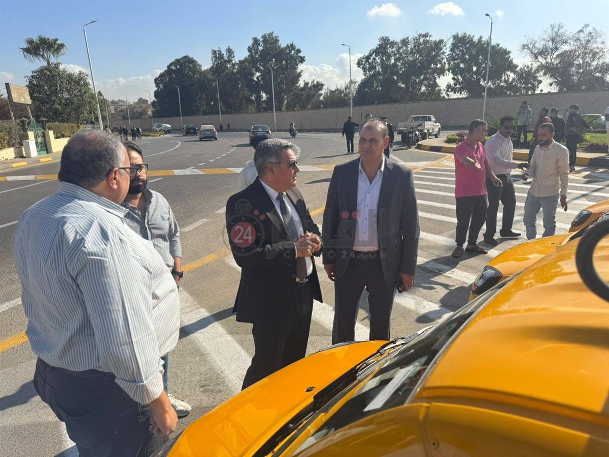 استبدال التكاتك بسيارات صديقة للبيئة13