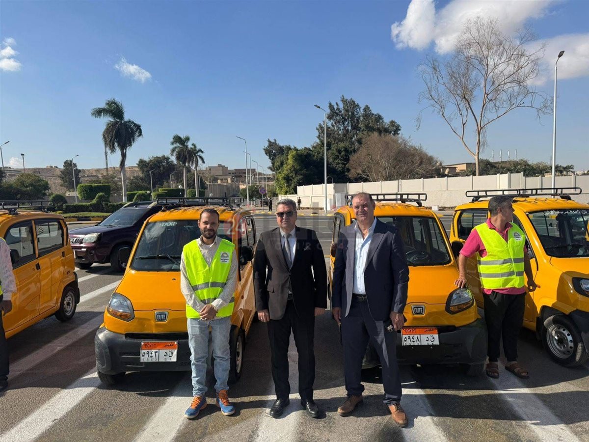 استبدال التكاتك بسيارات صديقة للبيئة11