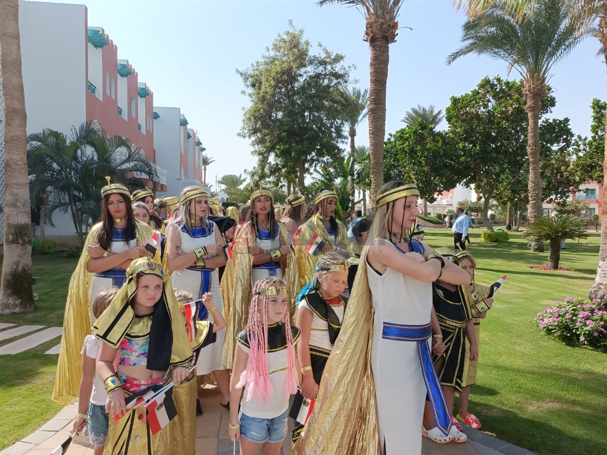 مسيرة فرعونية بفنادق الغردقة 