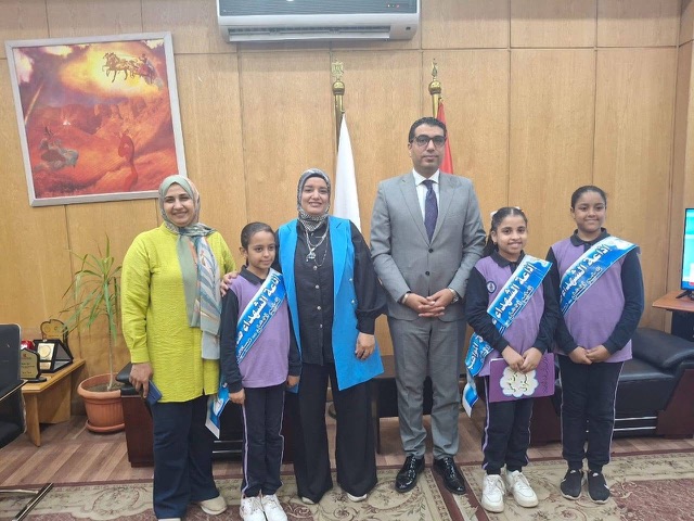 حوار صحفي من تلميذة مع نائب محافظ الأقصر 