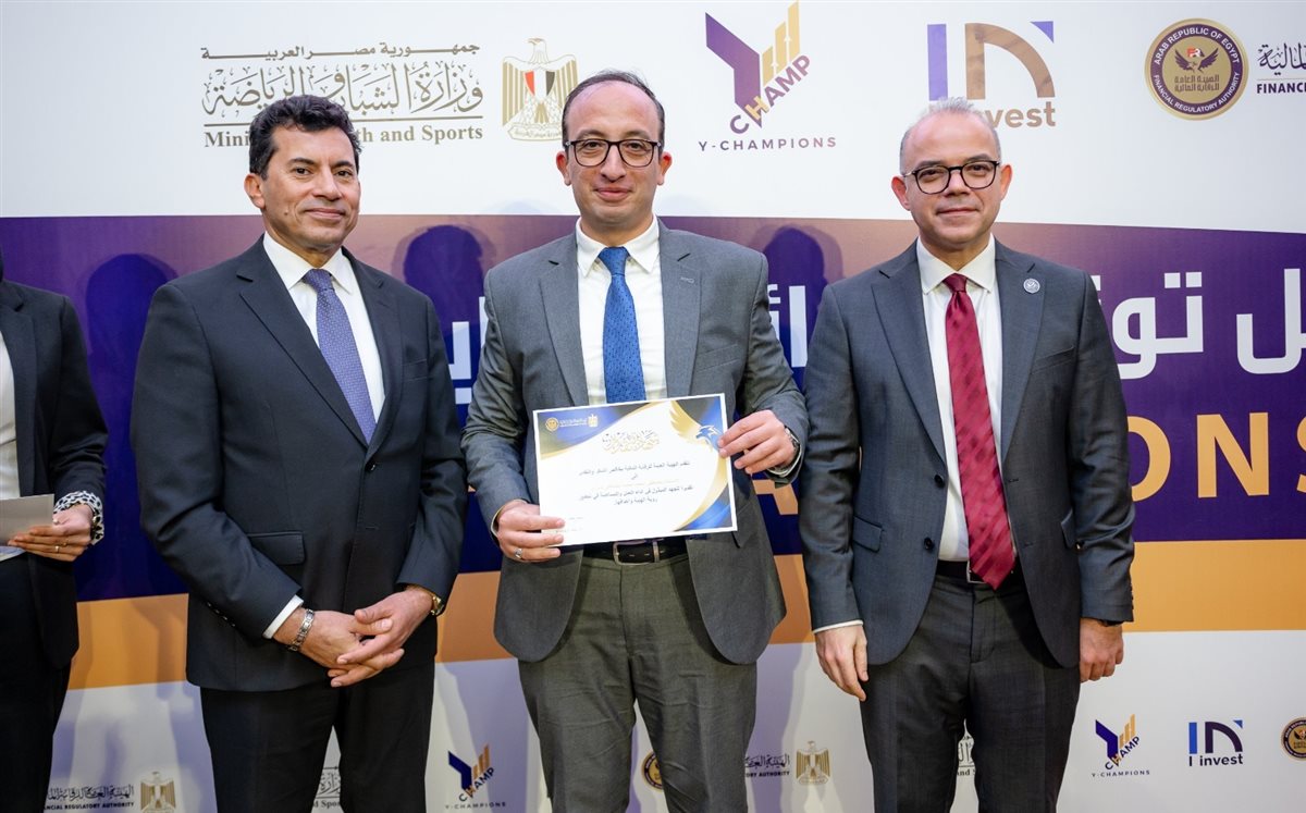  فريق عمل تطوير معايير المراجعة المصرية