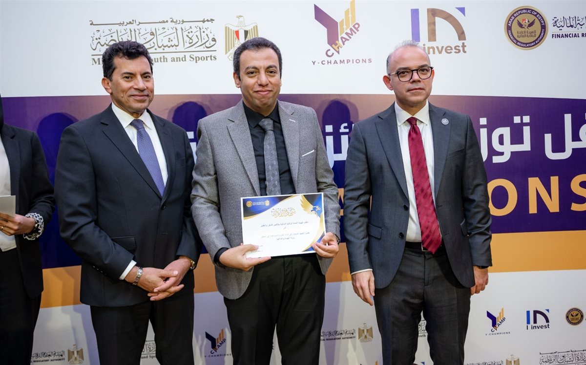  فريق عمل تطوير معايير المراجعة المصرية