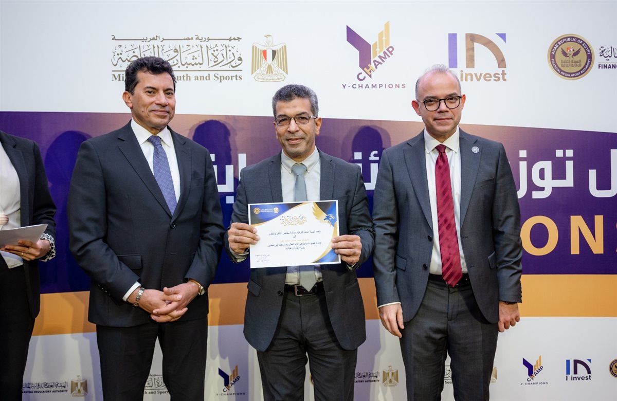  فريق عمل تطوير معايير المراجعة المصرية