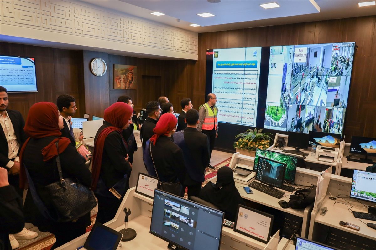 محافظ جنوب يستقبل طلاب جامعة بني سويف