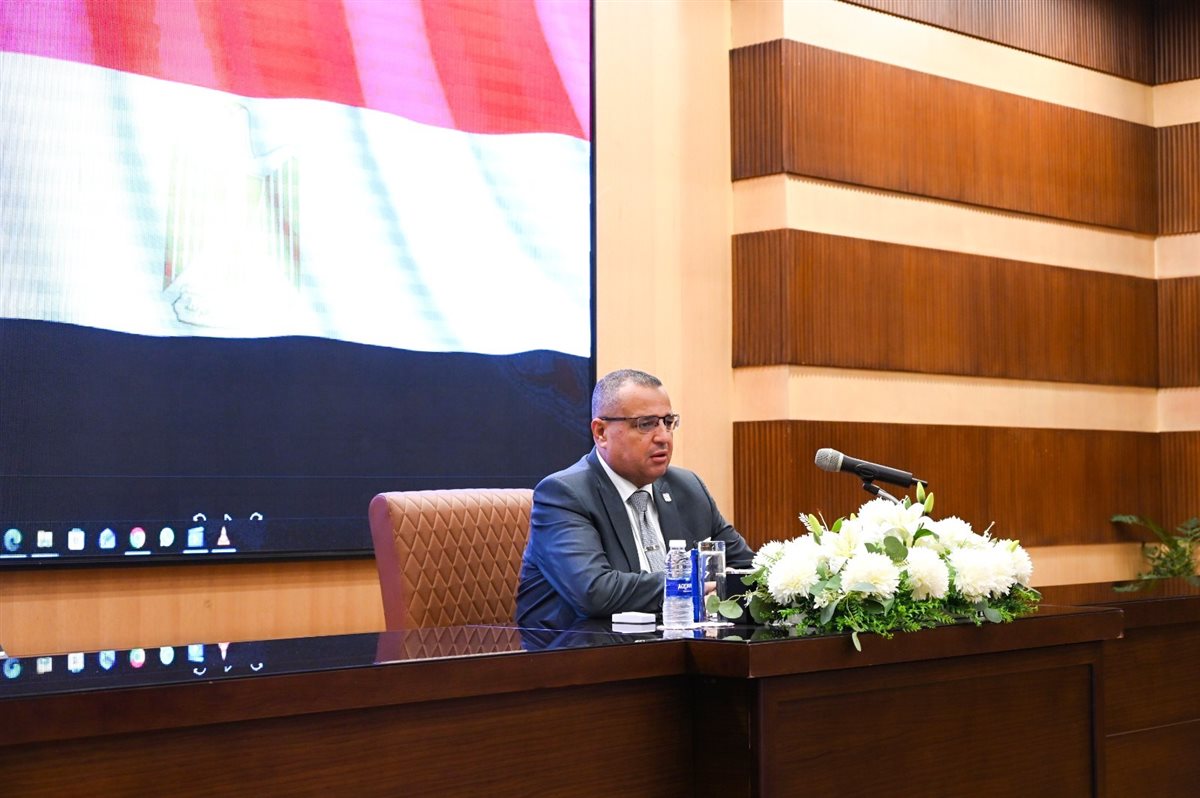 محافظ جنوب يستقبل طلاب جامعة بني سويف