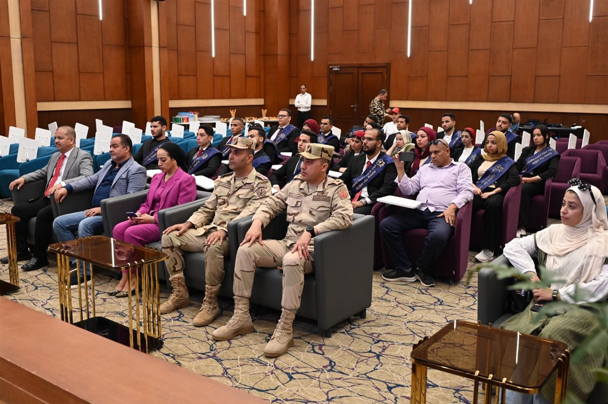 محافظ جنوب يستقبل طلاب جامعة بني سويف