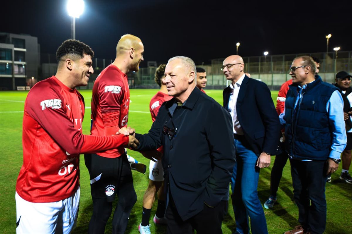 هاني أبوريدة يدعم لاعبي منتخب كأس العرب في مران اليوم