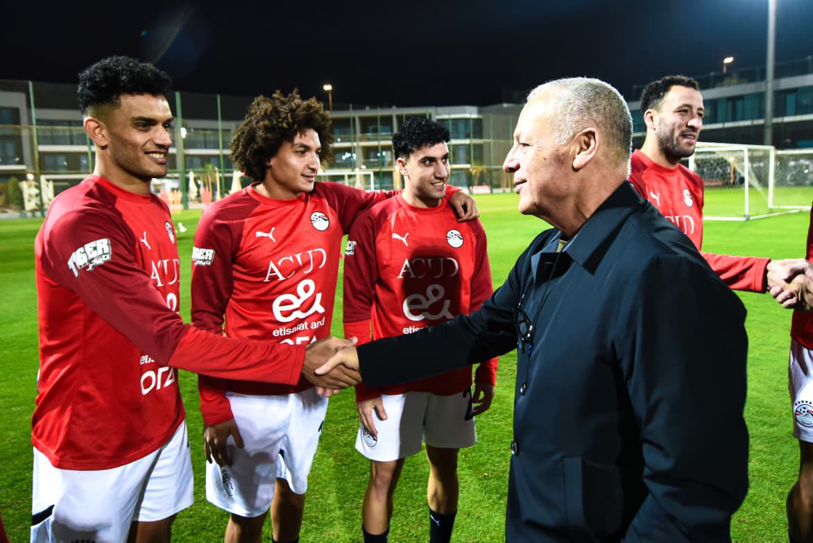 هاني أبوريدة يدعم لاعبي منتخب كأس العرب في مران اليوم