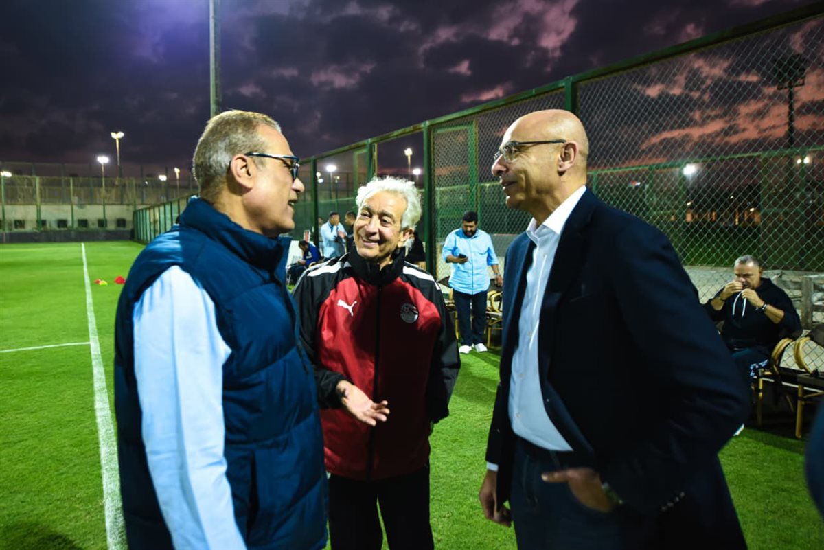 هاني أبوريدة يدعم لاعبي منتخب كأس العرب في مران اليوم