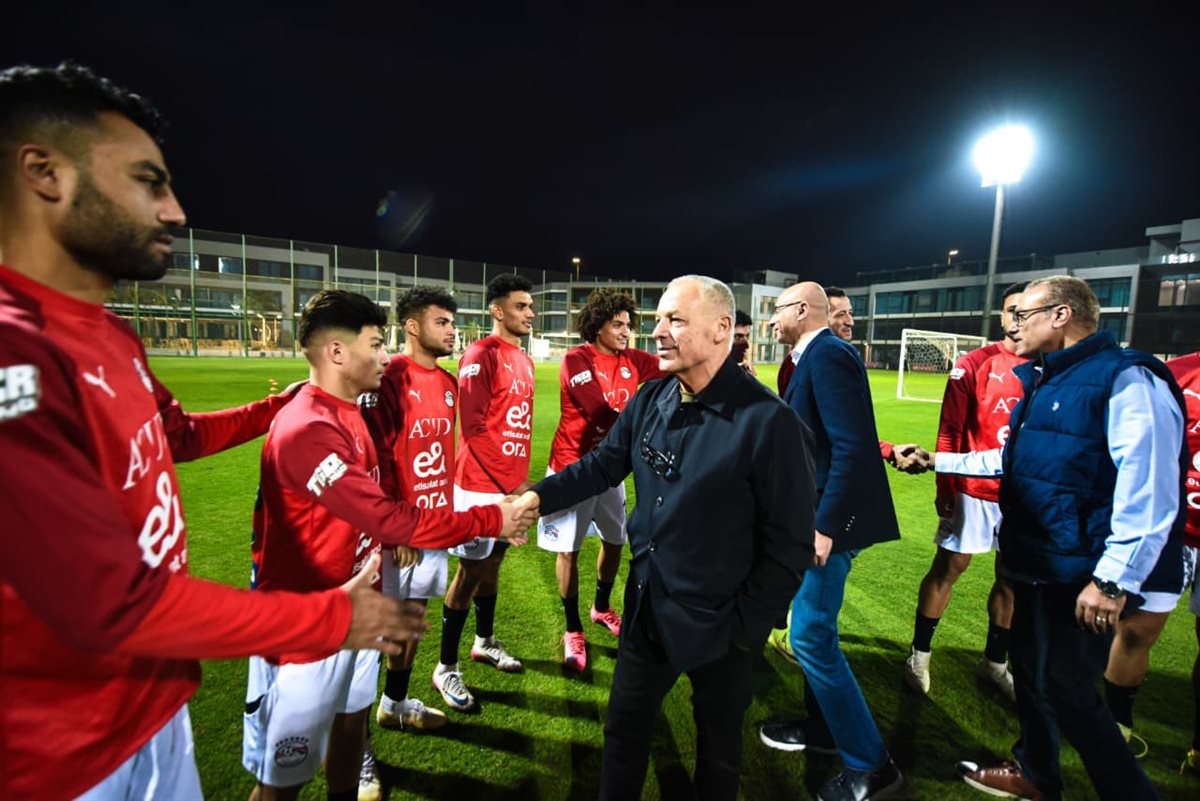 هاني أبوريدة يدعم لاعبي منتخب كأس العرب في مران اليوم