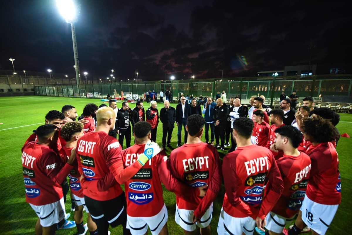 هاني أبوريدة يدعم لاعبي منتخب كأس العرب في مران اليوم