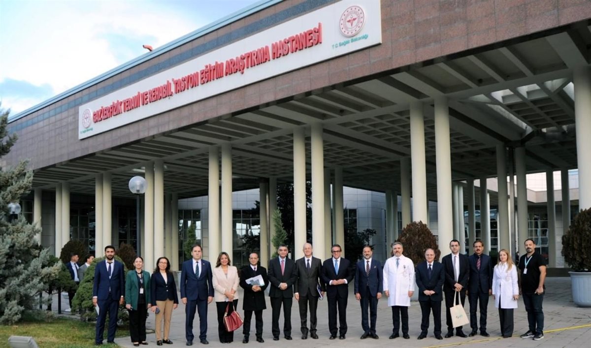 وزير الصحة يزور مستشفى أنقرة جازيلر الرائد عالميًا في إعادة تأهيل إصابات الحبل الشوكي والدماغ والتأهيل الروبوتي