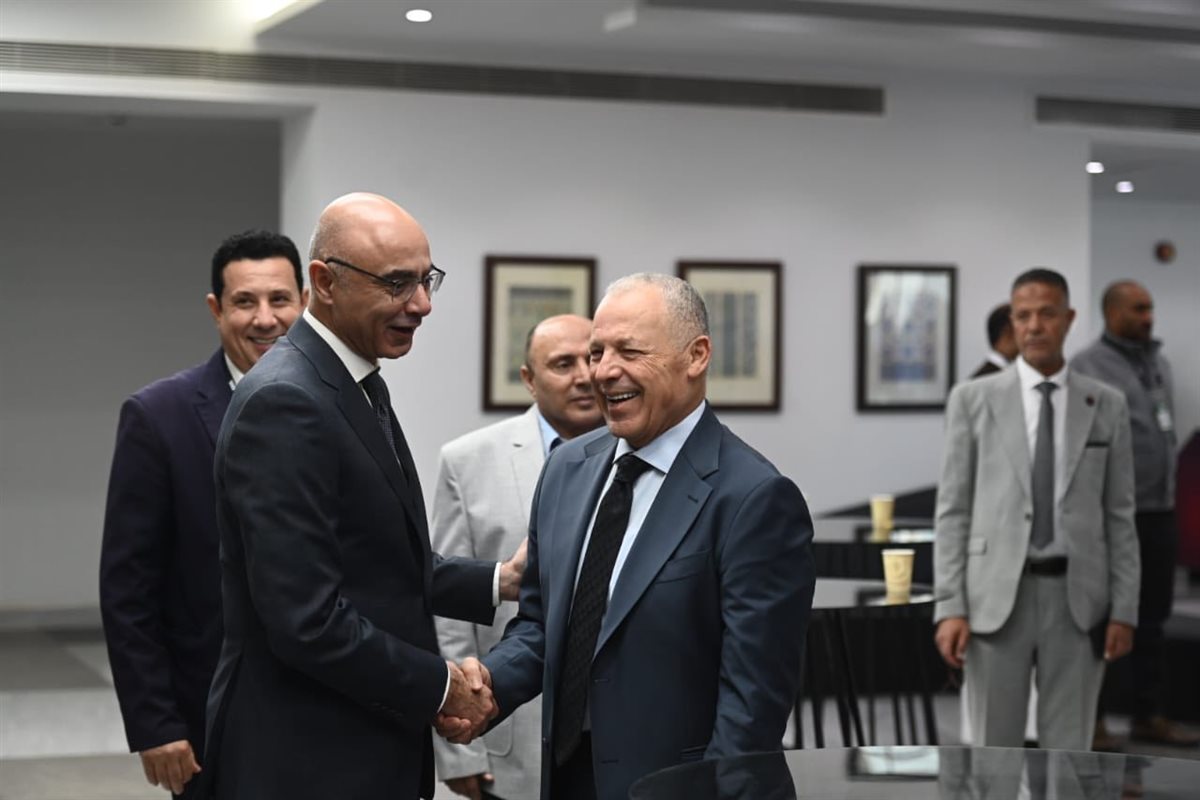 <strong>استمرار توافد أعضاء الجمعية العمومية لاتحاد الكرة لحضور الاجتماع</strong>