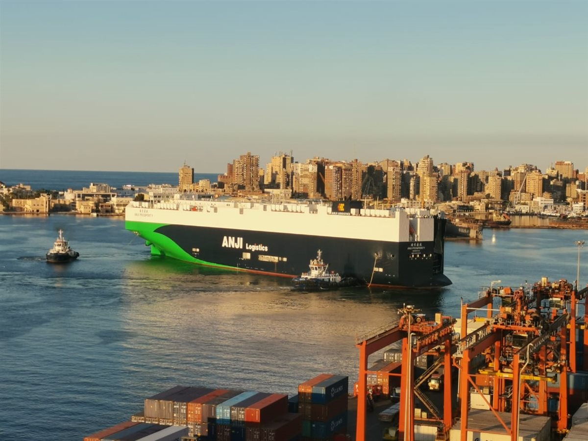 ناقلة سيارات 