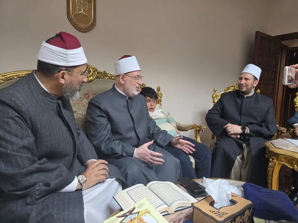 آية في حفظ القرآن ومن القدرات الخاصة.. وكيل الأزهر يلتقي بالصغير زياد عمر بعد إبهاره السوشيال ميديا 