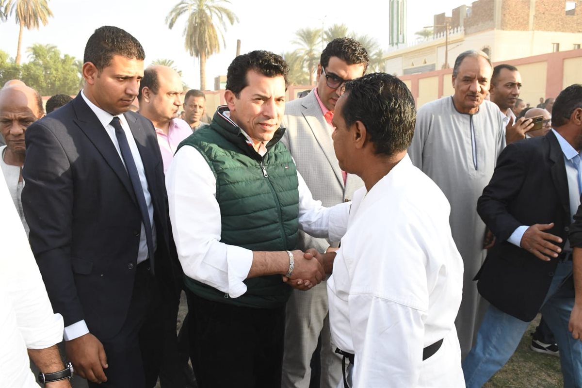 <strong>وزير الشباب والرياضة</strong>