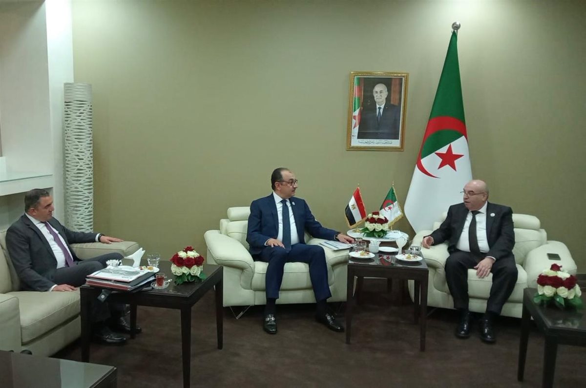 جانب من الاجتماعات