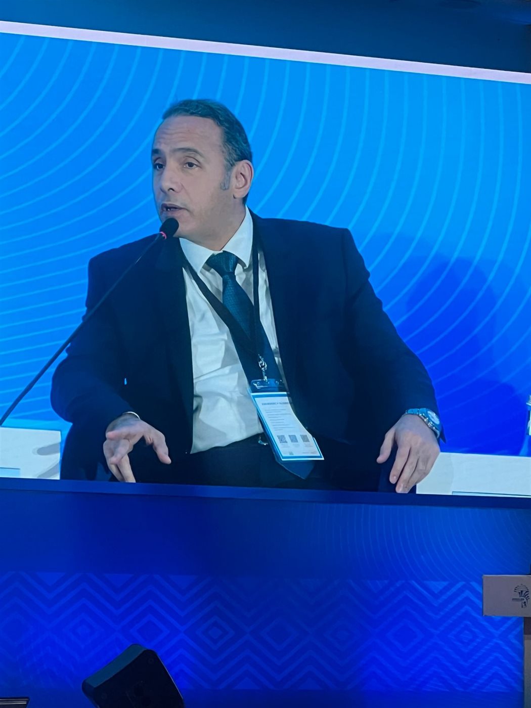 الدكتور إسلام عزام رئيس البورصة