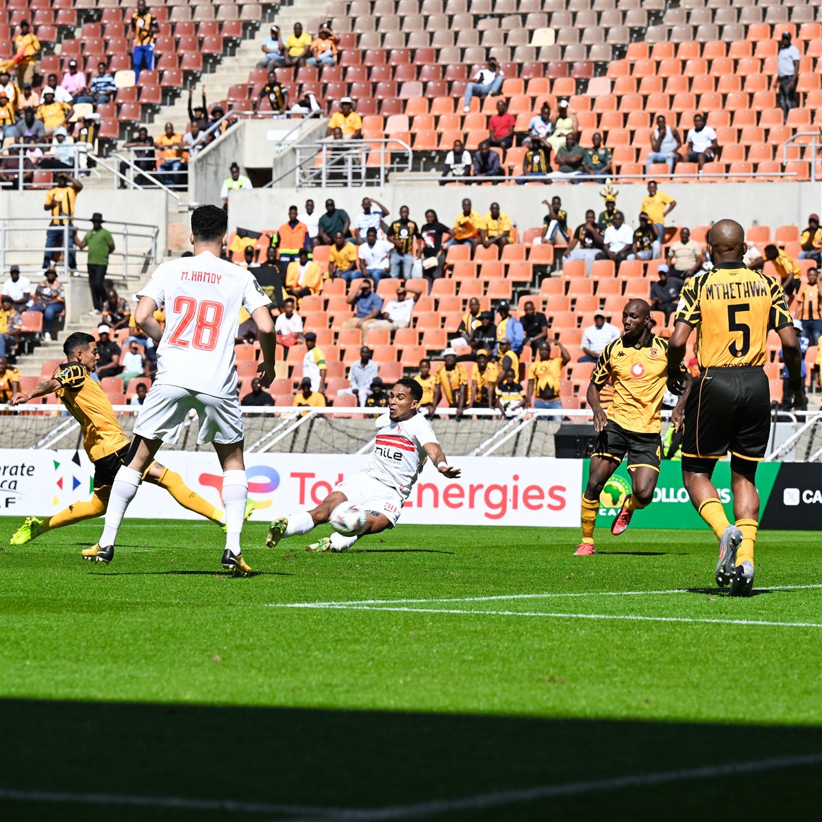 لحظة تسجيل سيف الجزيري هدف تقدم الزمالك في مرمى كايزر تشفيز