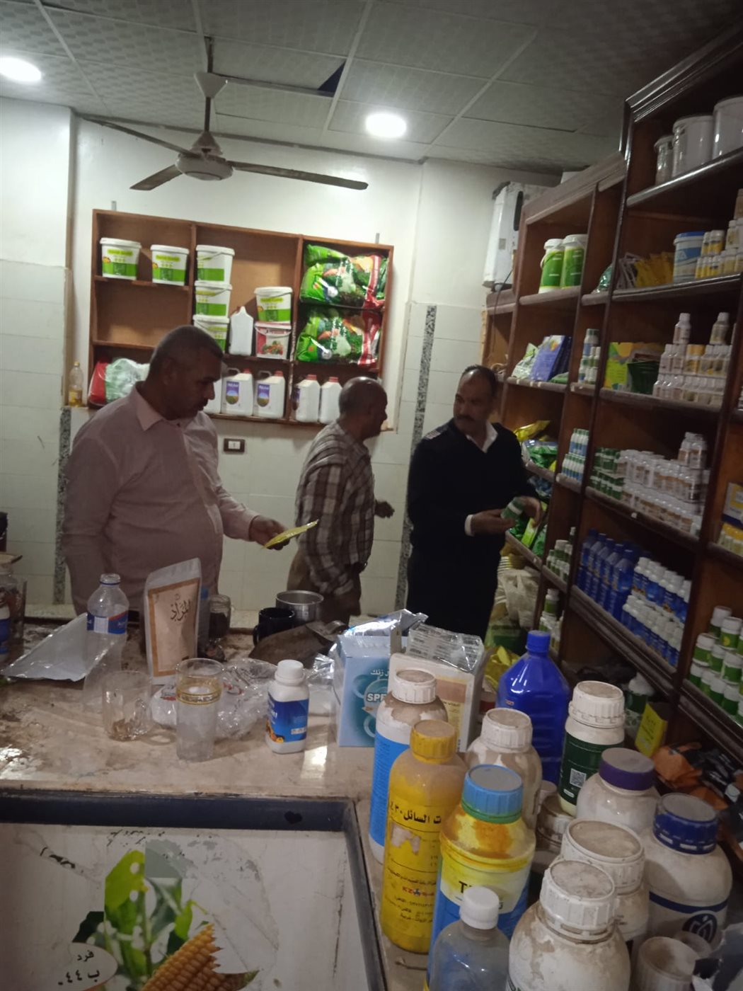 ضبط مبيدات زراعية غير مصرح بها قبل طرحها في أسواق الفيوم