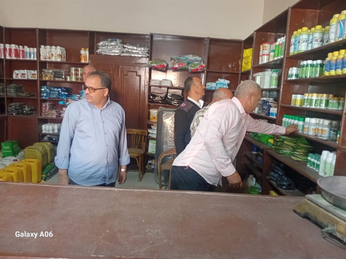 ضبط مبيدات زراعية غير مصرح بها قبل طرحها في أسواق الفيوم