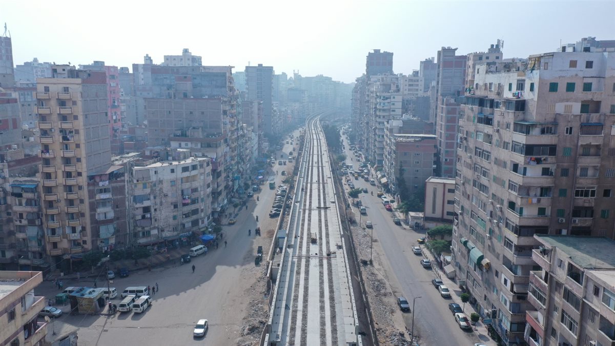تقدم أعمال تركيب الكمرات وتنفيذ المرحلة الأولى من مترو الإسكندرية