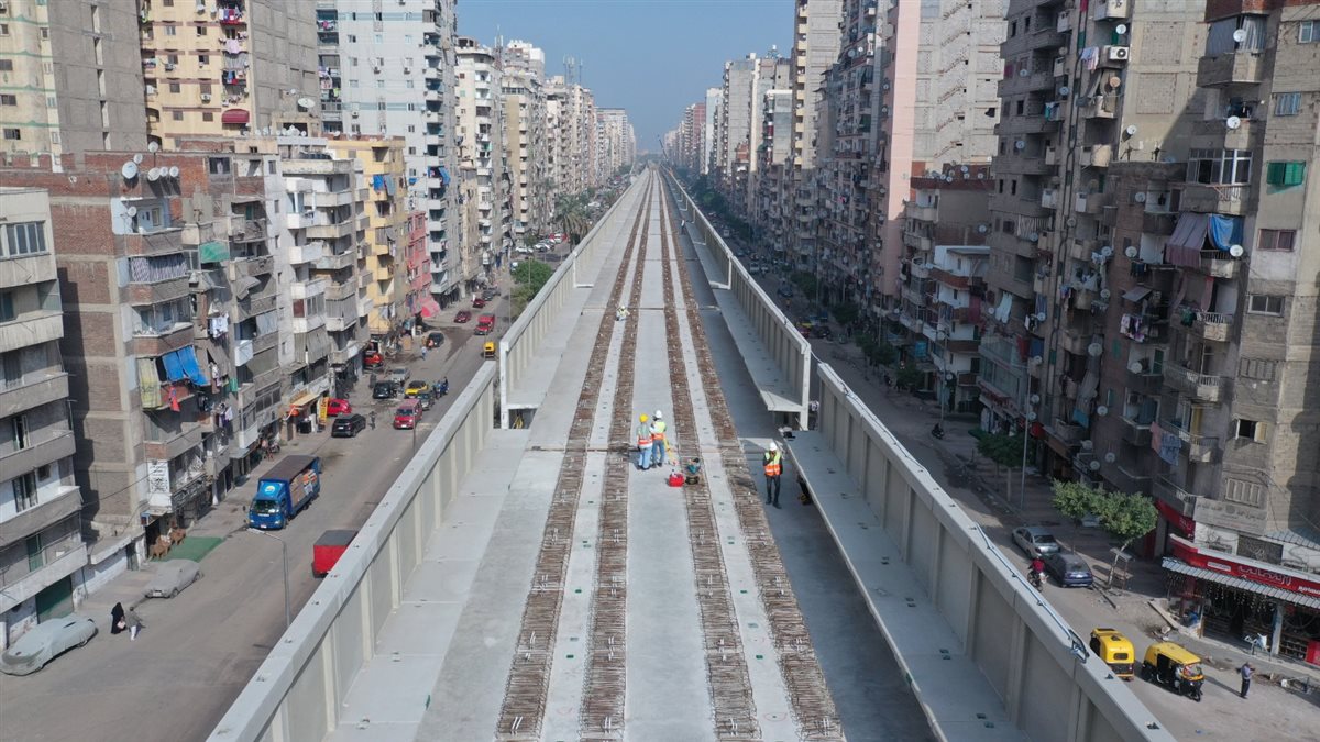 تقدم أعمال تركيب الكمرات وتنفيذ المرحلة الأولى من مترو الإسكندرية