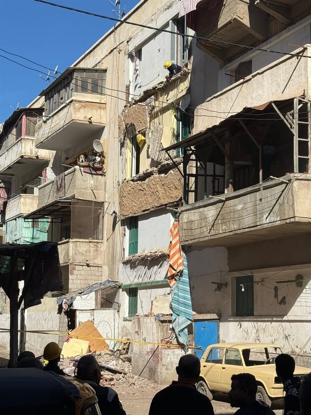 انهيار 3 بلكونات 