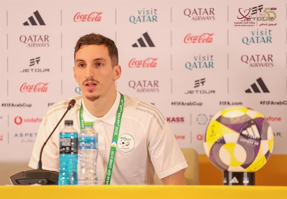 عادل بولبينة لاعب المنتخب الجزائري