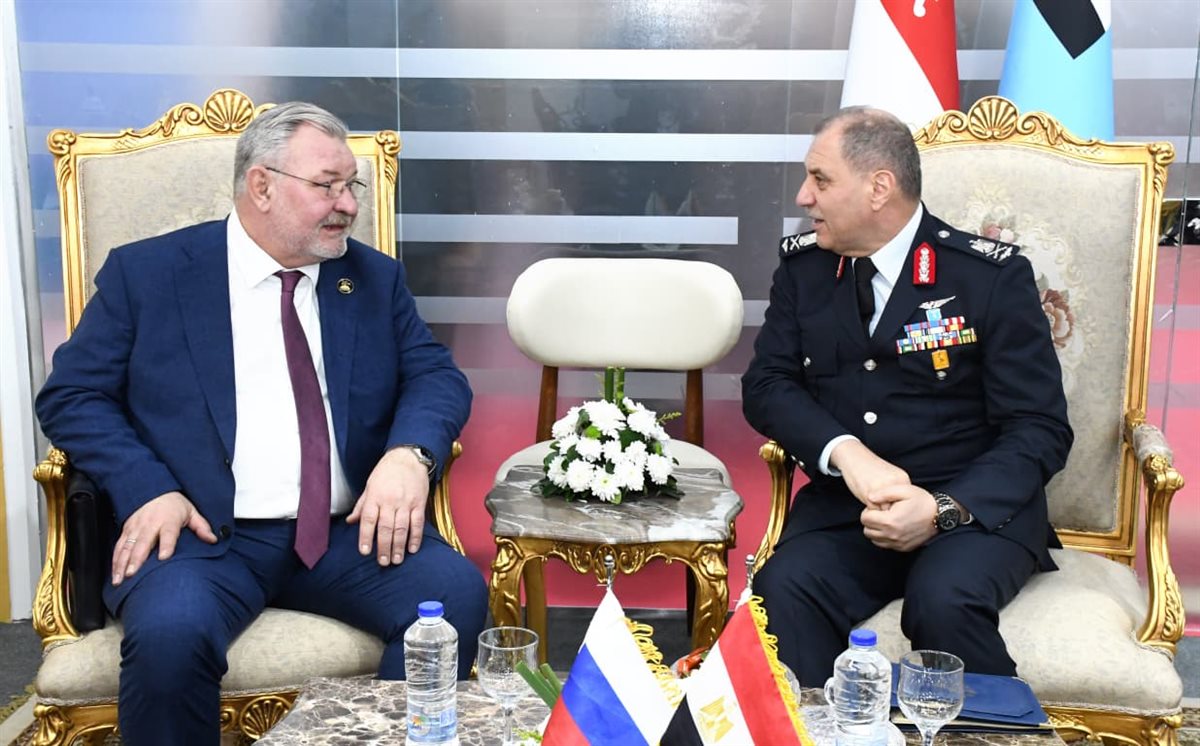 جانب من اللقاءات