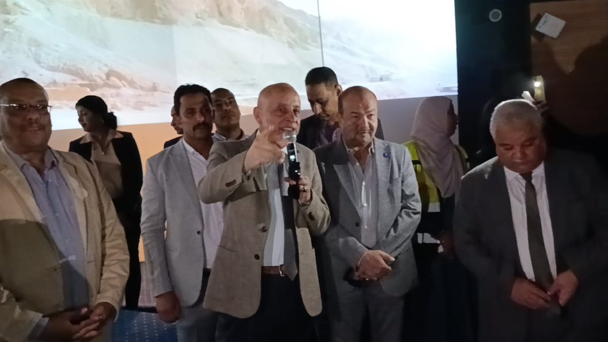 محافظ الأقصر يفتتح أعمال تطوير مكتبة مصر العامة 