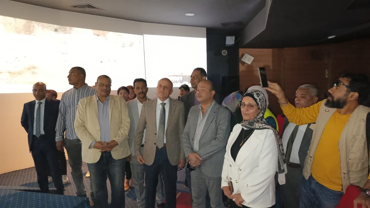 محافظ الأقصر يفتتح أعمال تطوير مكتبة مصر العامة 